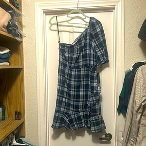 Donna Morgan size 8 One sleeved lined dress